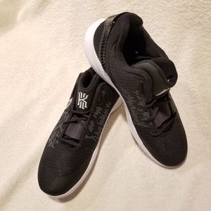 Nike Kyrie Flytrap II Basketball, men's size 13